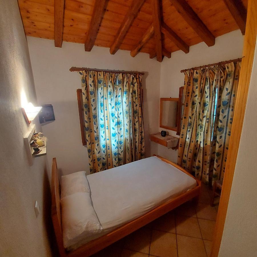 Villa Amfithea Moni Evaggelistrias 외부 사진
